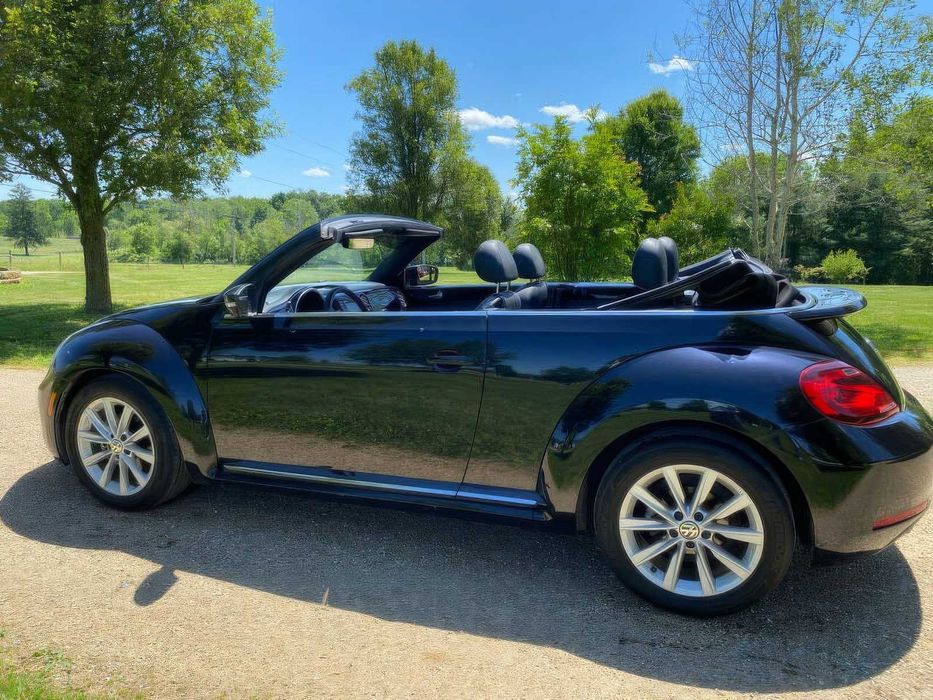 Volkswagen Beetle Convertible SE      2017