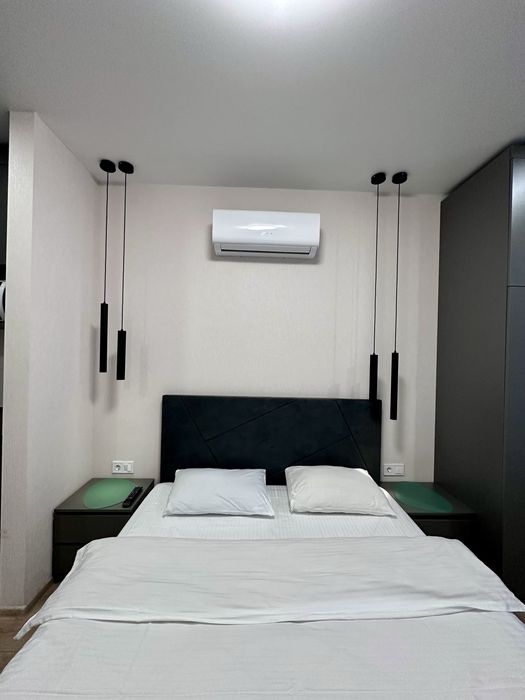 Свободна !! Теплая , уютная! Возле метро Харьковская 5 мин, Позняки