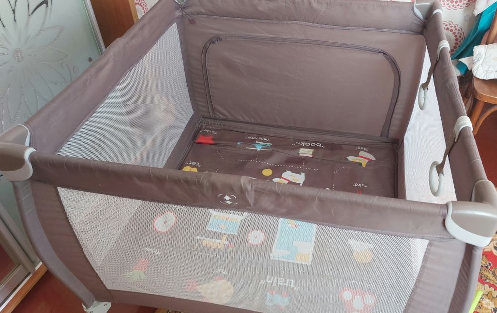 Продам манеж Carrello