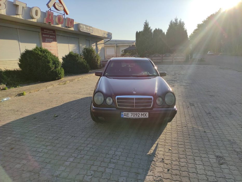 Гарний Мерс w210 бензин 2.0 (обмен на недвижимость)