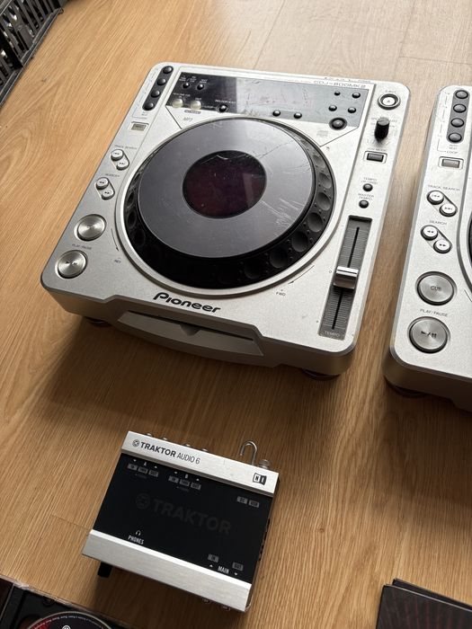 Native instruments Audio 6 + 2x pioneer cdjs 800 Mk2