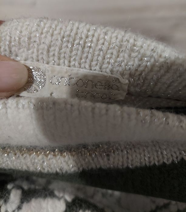 Wełniany sweter handmade z wizerunkiem kobiety/anioła