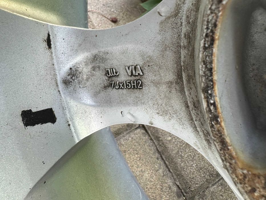 Диск 4х100 R15 vw