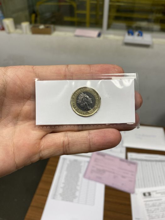 Moeda One pound 2016)COMO NOVA)