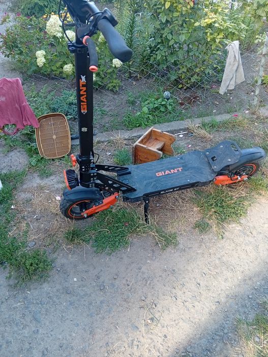 Електросамокат Giant blade gt