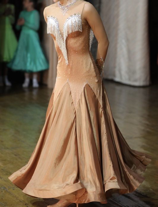 Сукня для бальних танців. Європейська програма