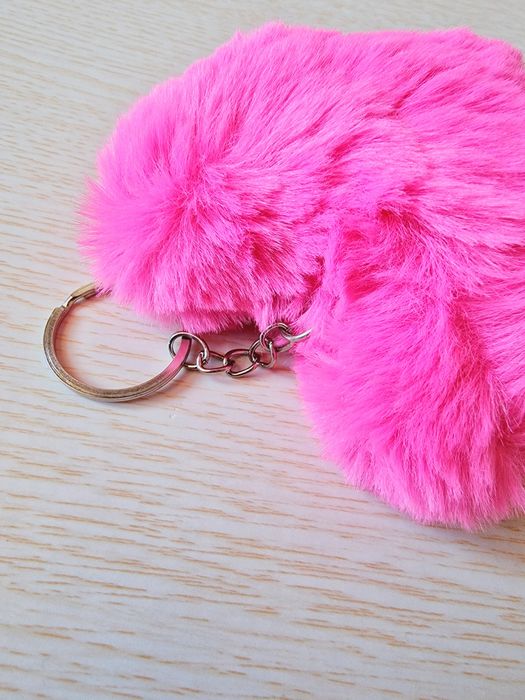 Porta-Chaves Pompom Rosa Coração Peluche