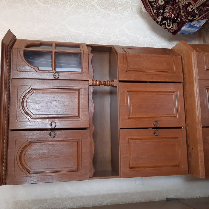 Стенка  в гостиную,спальню,прихожую,шкаф,стол,6 стулья