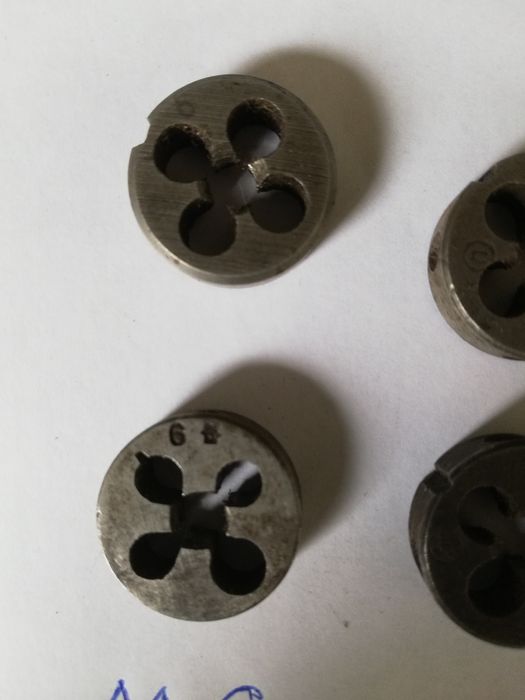 Плашки метрические