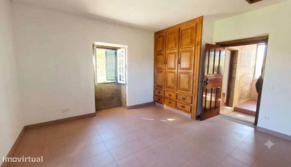 Moradia T2 + 1 - 1500 m2
