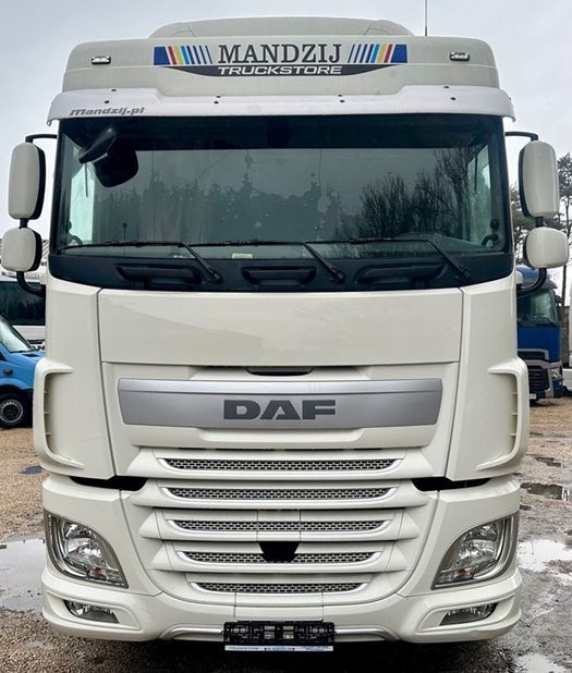 DAF XF460 SPACE CAB AUTOMAT FULLSPOJLERY KLIMA WEBASTO 2xALUTANK LODÓWKA 768000km FULLSERWIS DAF EURO 6 2017r ŁADNY  2xAlutank Fullspojlery Klima Webast Lodówka 786000km 2017r Serwisowany
