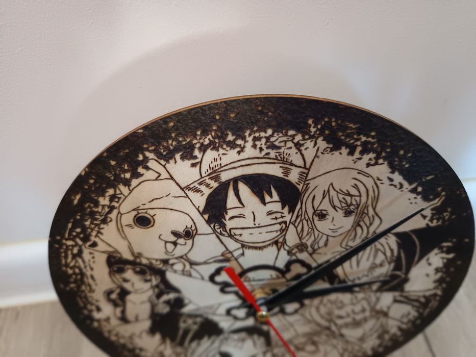 Zegar 20 cm sklejka  z bohaterami anime