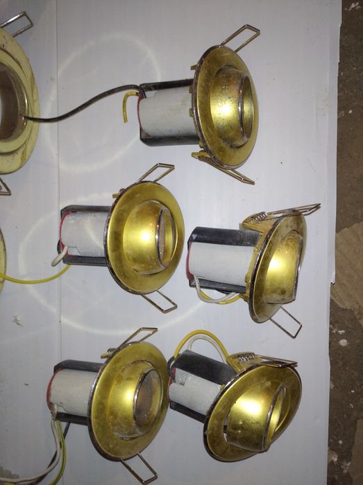 Точечные врезные светильники глазки поворотные