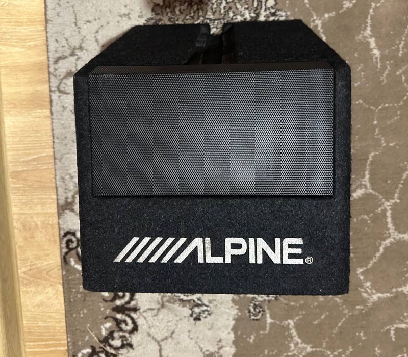 Сабвуфер Alpine SWE-815