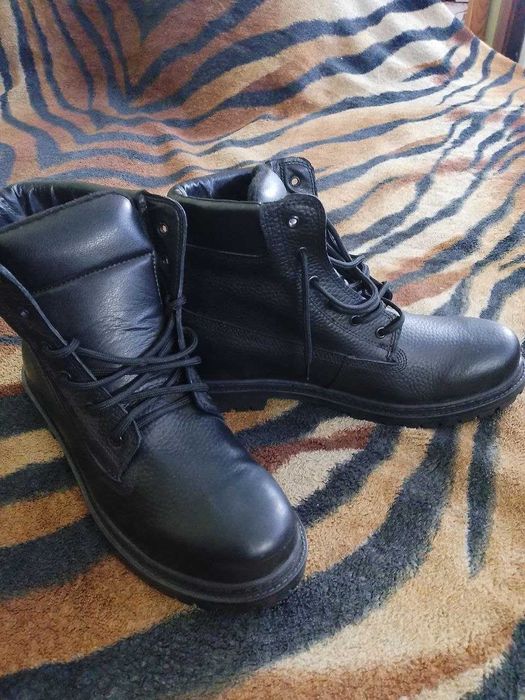 Продам взуття для роботи р-р 46-47.