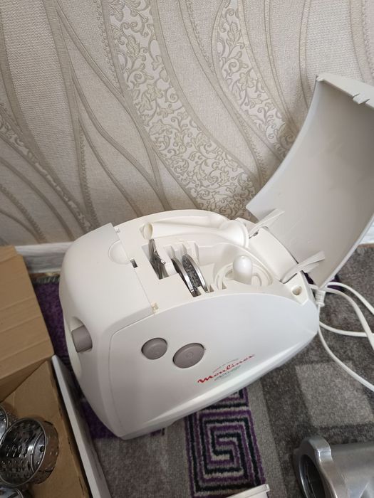 Електром'ясорубка мулінекс в доглянутому стані як нова