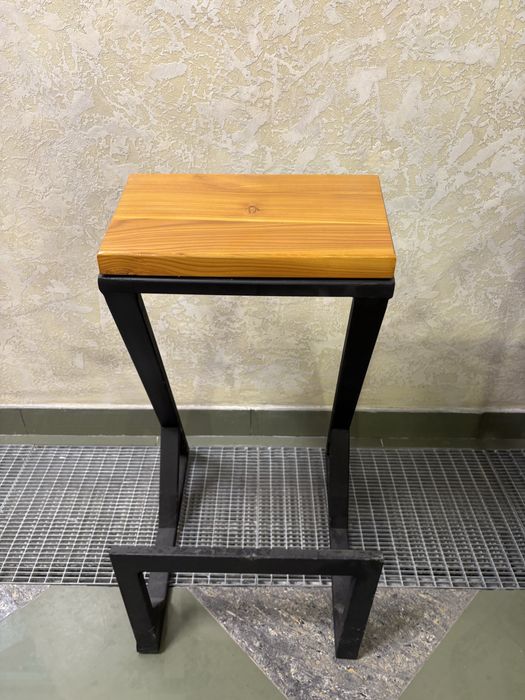 Стільці лофт барні