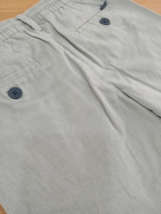 Calções cinza claro