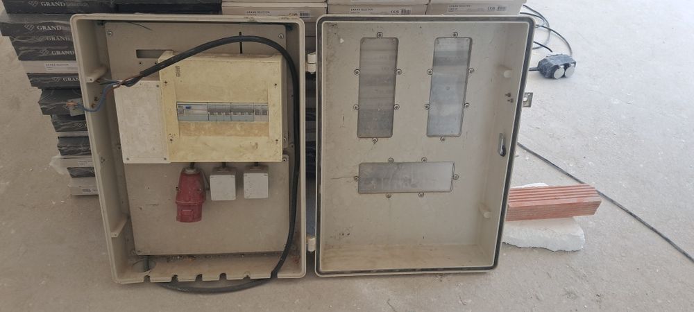 Electrical Panel514856332915517441