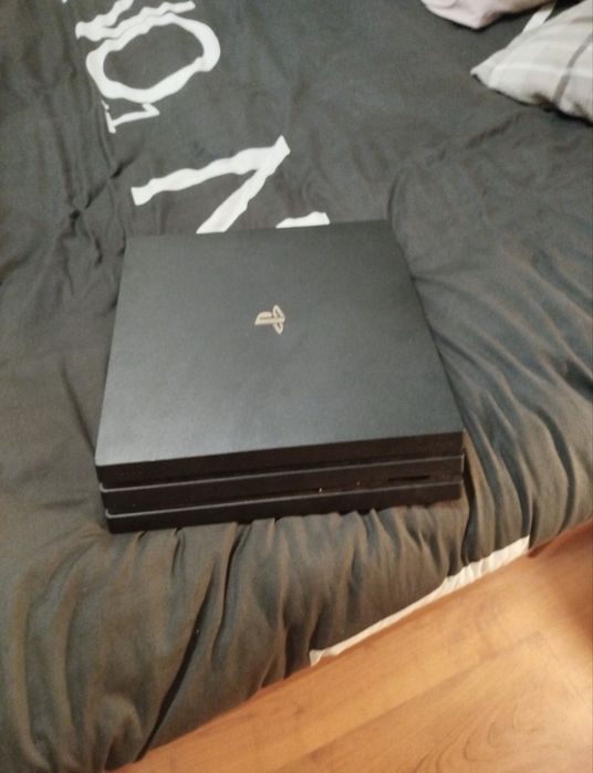 Playstation 4 Pro , 1TB