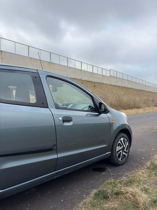 Suzuki Alto SUZUKI ALTO- ekonomiczne , małe auto miejskie.