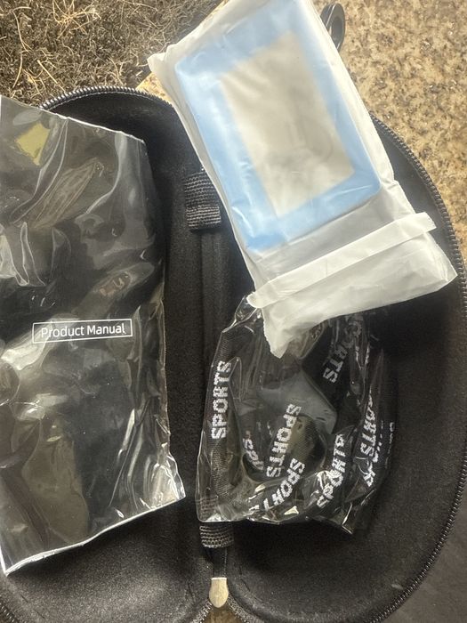 Conjunto variado (touca, oculos desportivos e peruca)