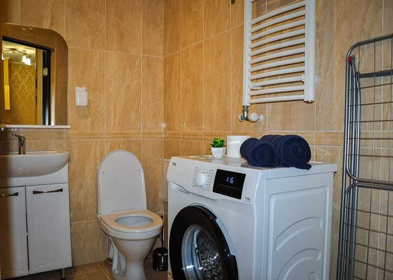 Центр. Подобово. Світло є завжди.Велика 1-кімнатна квартира.