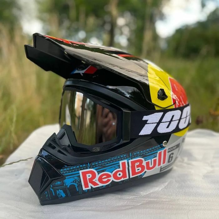 Шолом з окулярами