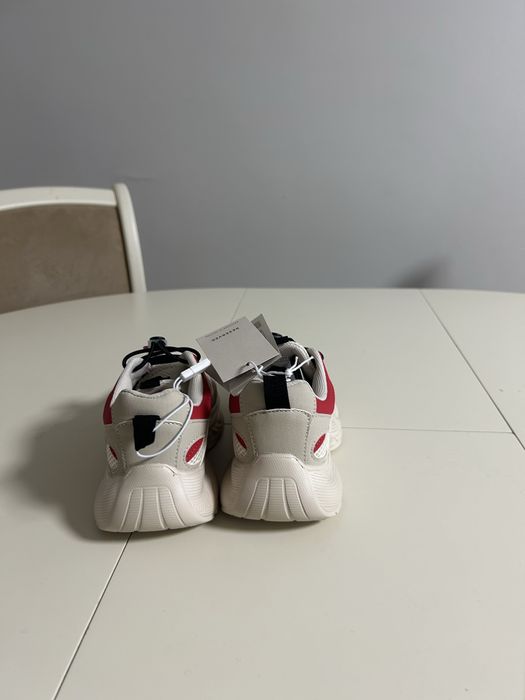 Легкі кросівки Reserved 32
