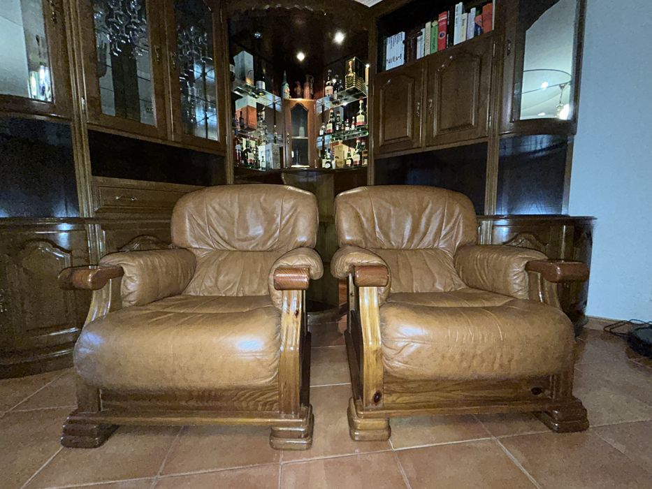 Conjunto de 2 Poltronas em Pele e Madeira