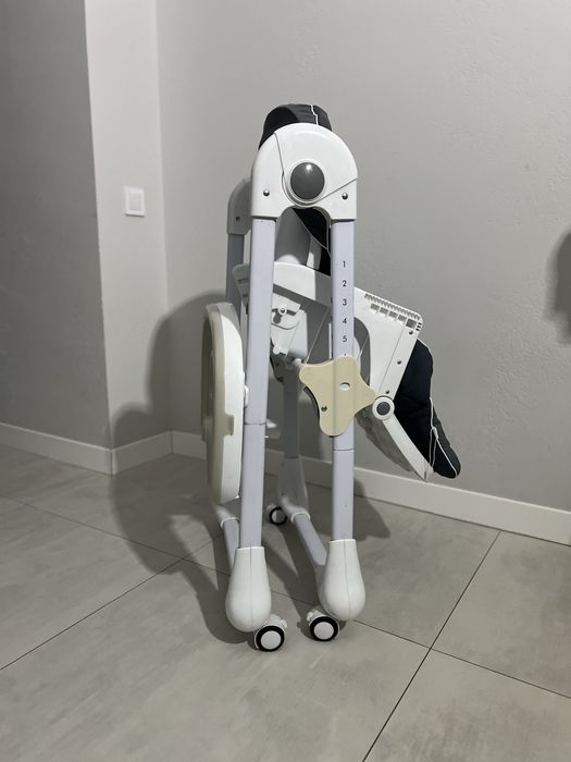 Столик для годування