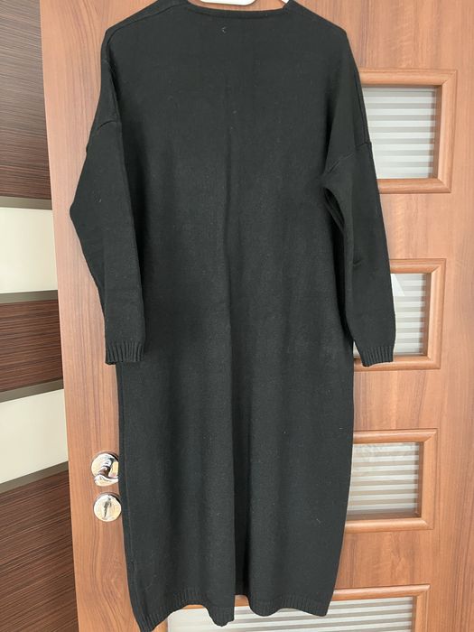 Sukienka sweterkowa czarna rozm.  M/L długa za kolano