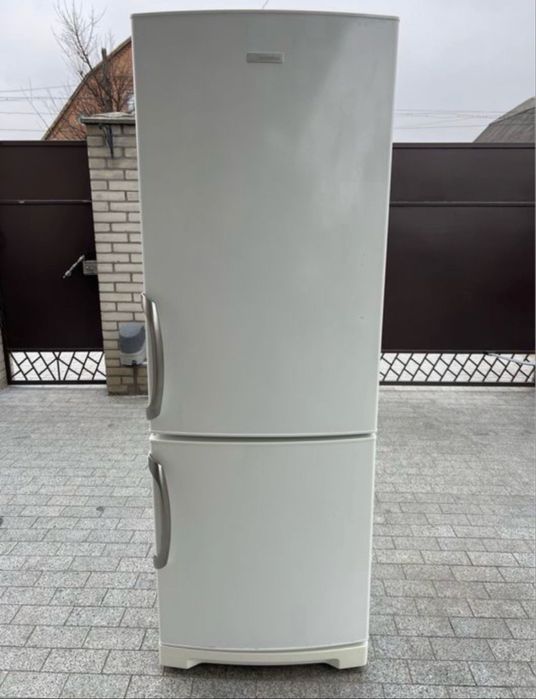 Двох камерний холодильник Electrolux  1.95х70