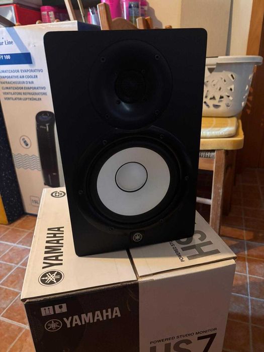 Par de Monitores Yamaha HS7