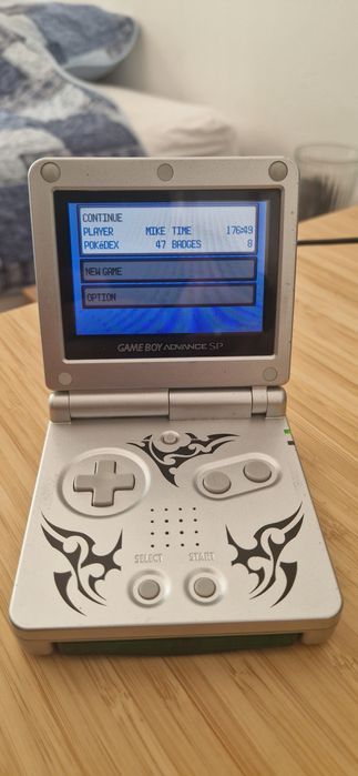 Pokémon Emerald / GameBoy Advanced SP
 Apenas faco negócios pessoalmente.

Preço ligeiramente negociável.