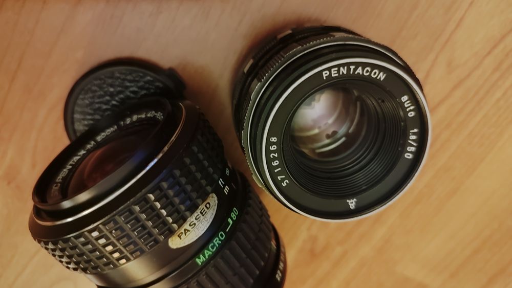 Об'єктив SMC Pentax-M ZOOM 2,8-4 40-80mm та Pentacon 1,8/50 mm auto