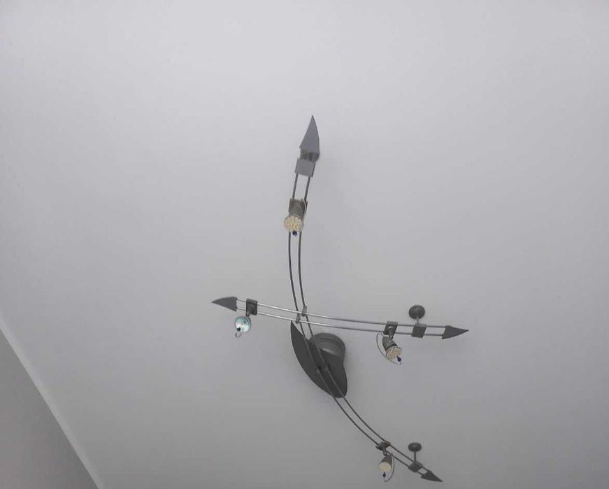 Żyrandol na 4 halogeny- używany ,sprawny,niezniszczony .OKAZJA