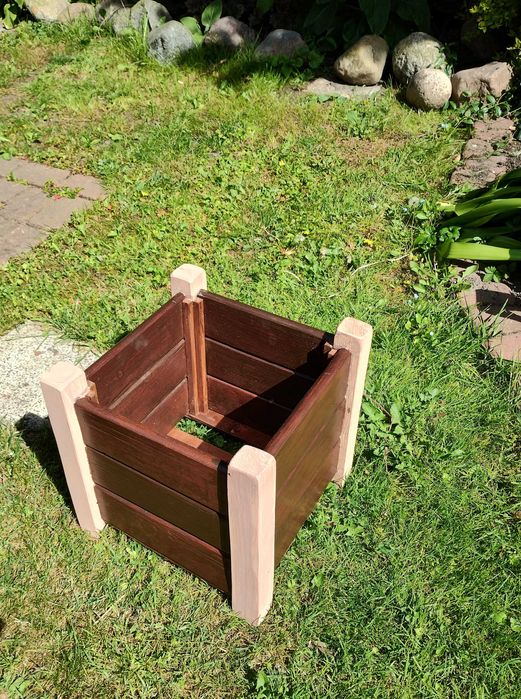 Donica ogrodowa drewniana ozdobna na wkład