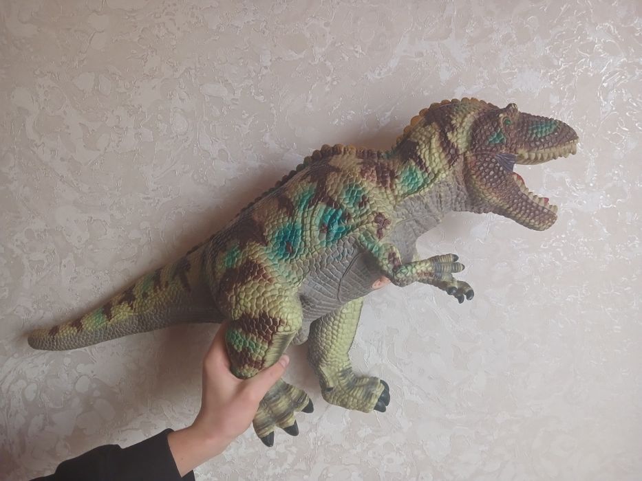 Динозавр великий