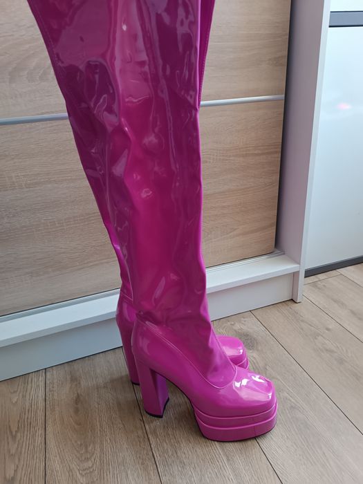 Różowe kozaki na obcasie