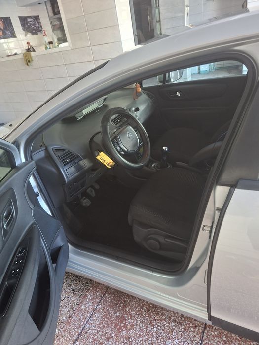 Citroën C4 1.6  .