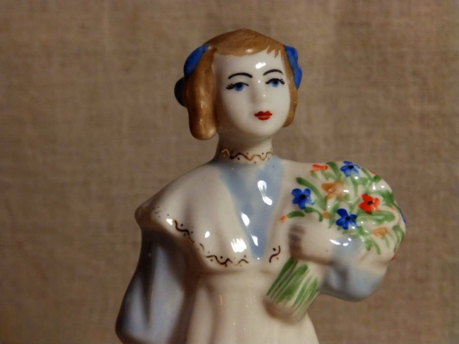 Статуэтка "ПЕРВОКЛАССНИЦА Девочка Школьница" Барановка фарфор СССР