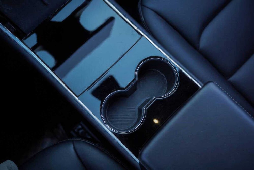 Tesla Model Y Long Range      2021