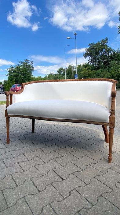 Zestaw wypocznkowy sofa i fotel po renowacji w stylu Loudwik XVI