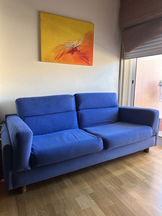Vendo sofá azul. Recolha em Viana do Castelo.