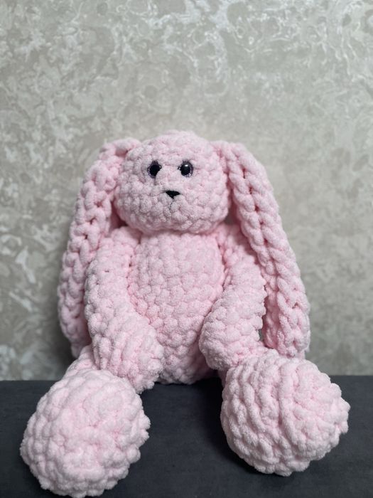 Вʼязаний зайчик,ручна робота