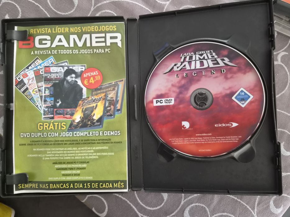 Misto de jogos para PC e ps1 mais consola ps1 com 3 comandos , nao sei se funciona