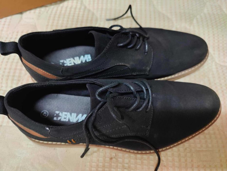 Sapatos pretos novos, tamanho 42