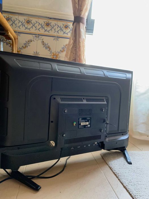 Tv SMart de 32 p +comando  Recolha a cargo do comprador.64730104093186121