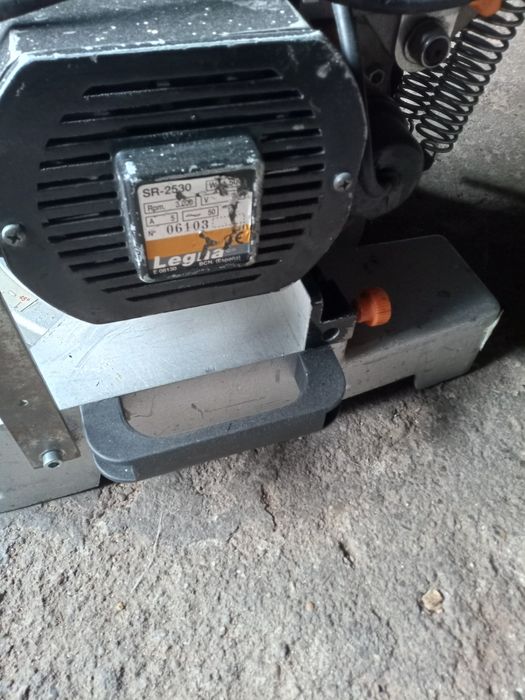 Máquina de esquadria